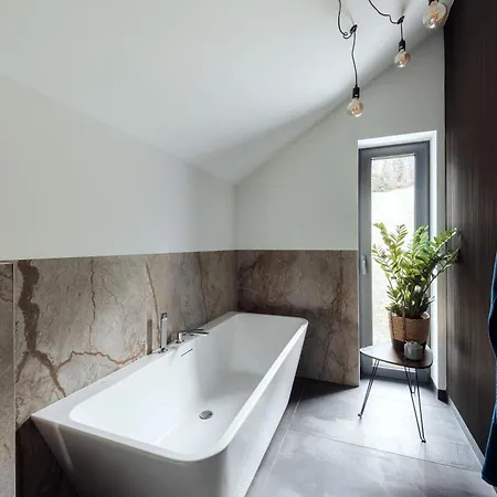 Hill M2 Luxury - Private Jacuzzi & Mountain View *
